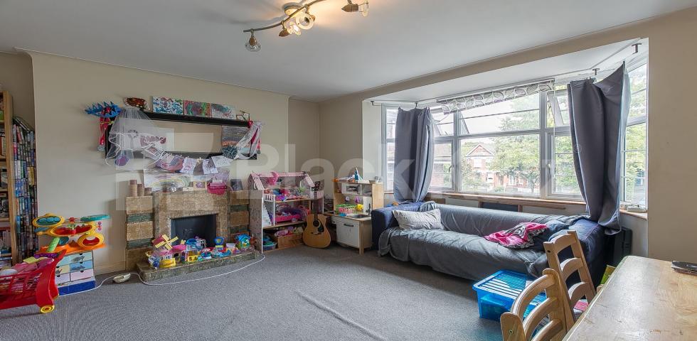 			2 Bedroom, 1 bath, 1 reception Flat			 Barrington Court, MUSWELL HILL