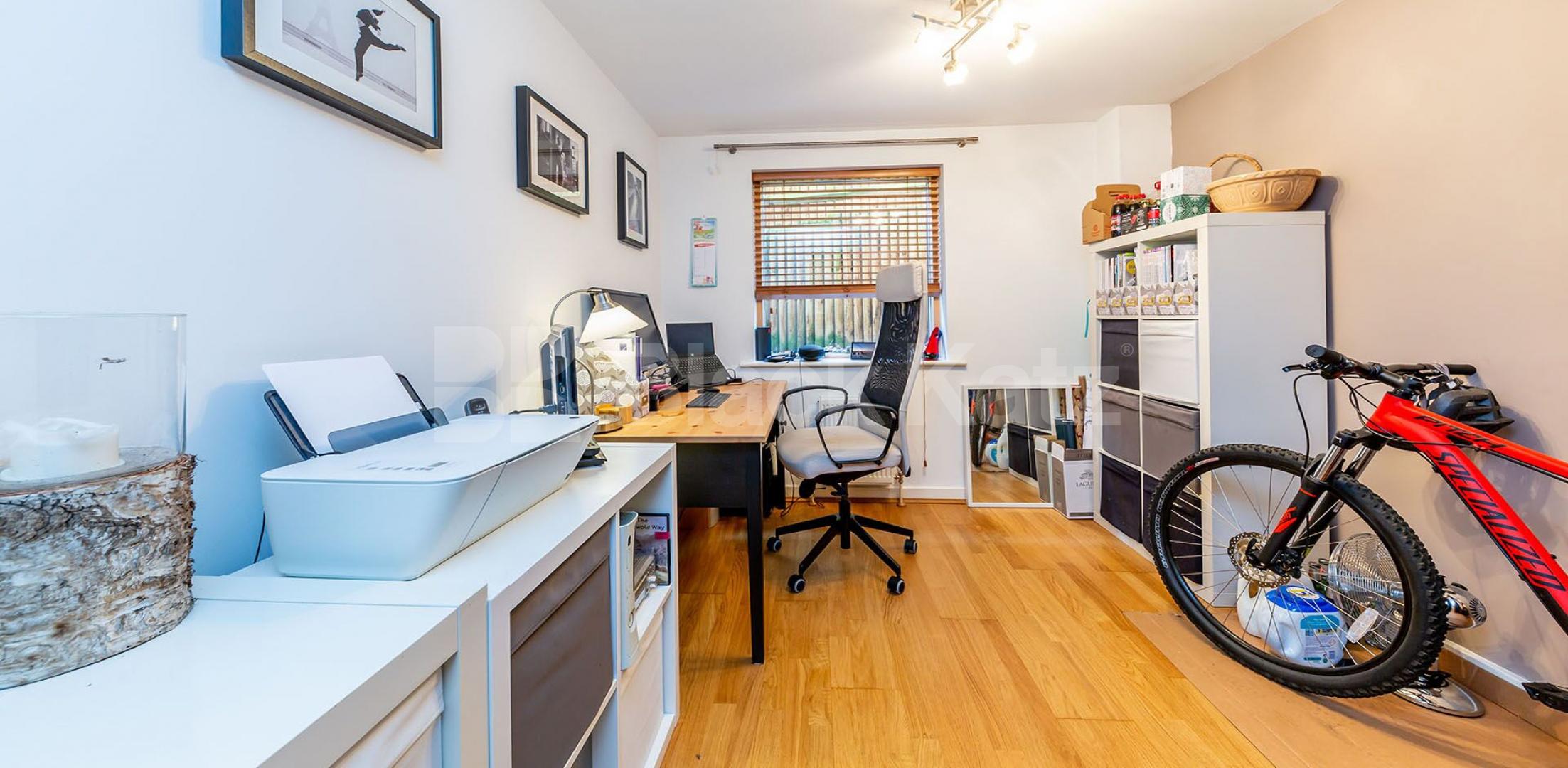 			Fantastic Prorperty !, 3 Bedroom, 1 bath, 1 reception Flat			 Womersley Road, CROUCH END