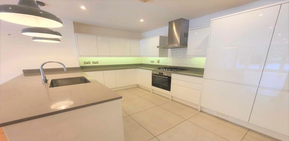 			2 Bedroom, 2 bath, 1 reception Flat			 Broadhurst Gardens, WEST HAMPSTEAD/FINCHLEY ROAD