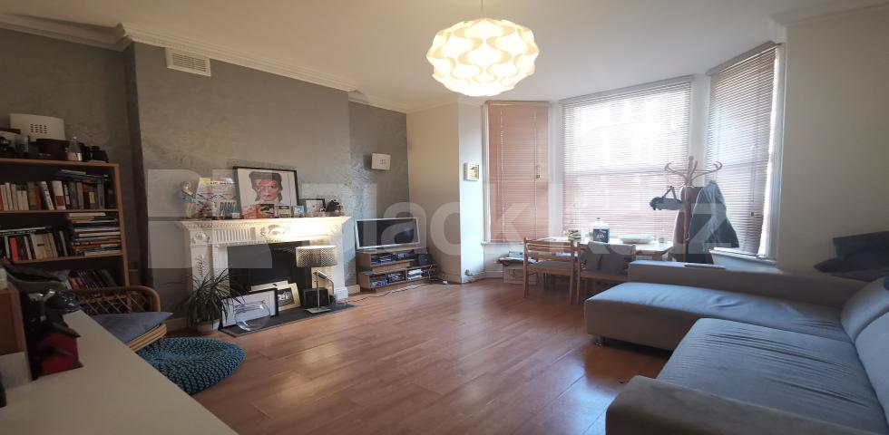 			UNDER OFFER , 2 Bedroom, 1 bath, 1 reception Ground Floor Flat			 Sandmere Road, Clapham North