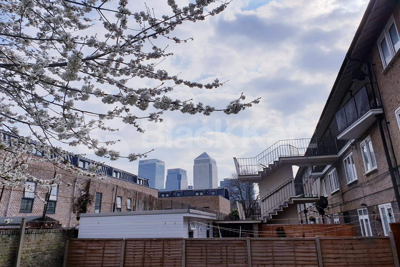 Four double bedroomed duplex apartment with charming garden   Saracen Street, Westferry 