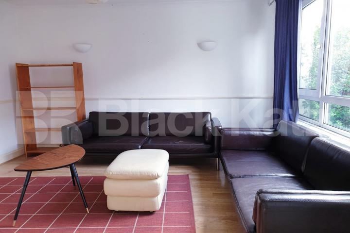 Four double bedroomed duplex apartment with charming garden   Saracen Street, Westferry 