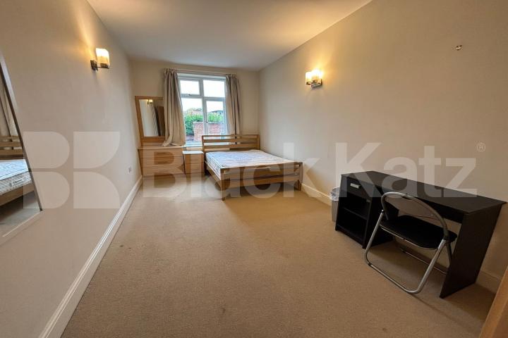 Generous three bedroomed, two bathroomed period conversion   Farnan Road  , Streatham