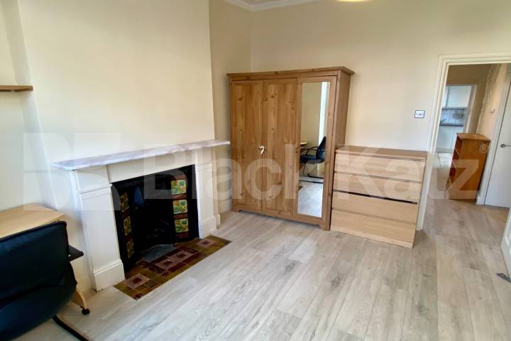 Flooded with natural light & offering 979 Sq Ft. of living & entertaining space Brading Road, Brixton