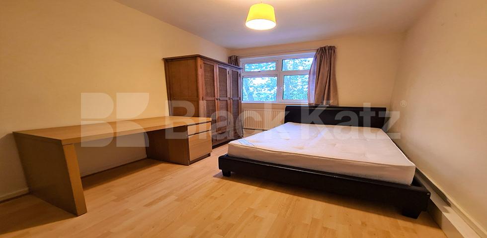 Split level three double bedroom flat mins to tube & shops Camden Road, Tufnell Park