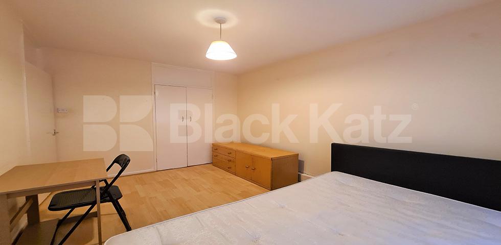 Split level three double bedroom flat mins to tube & shops Camden Road, Tufnell Park