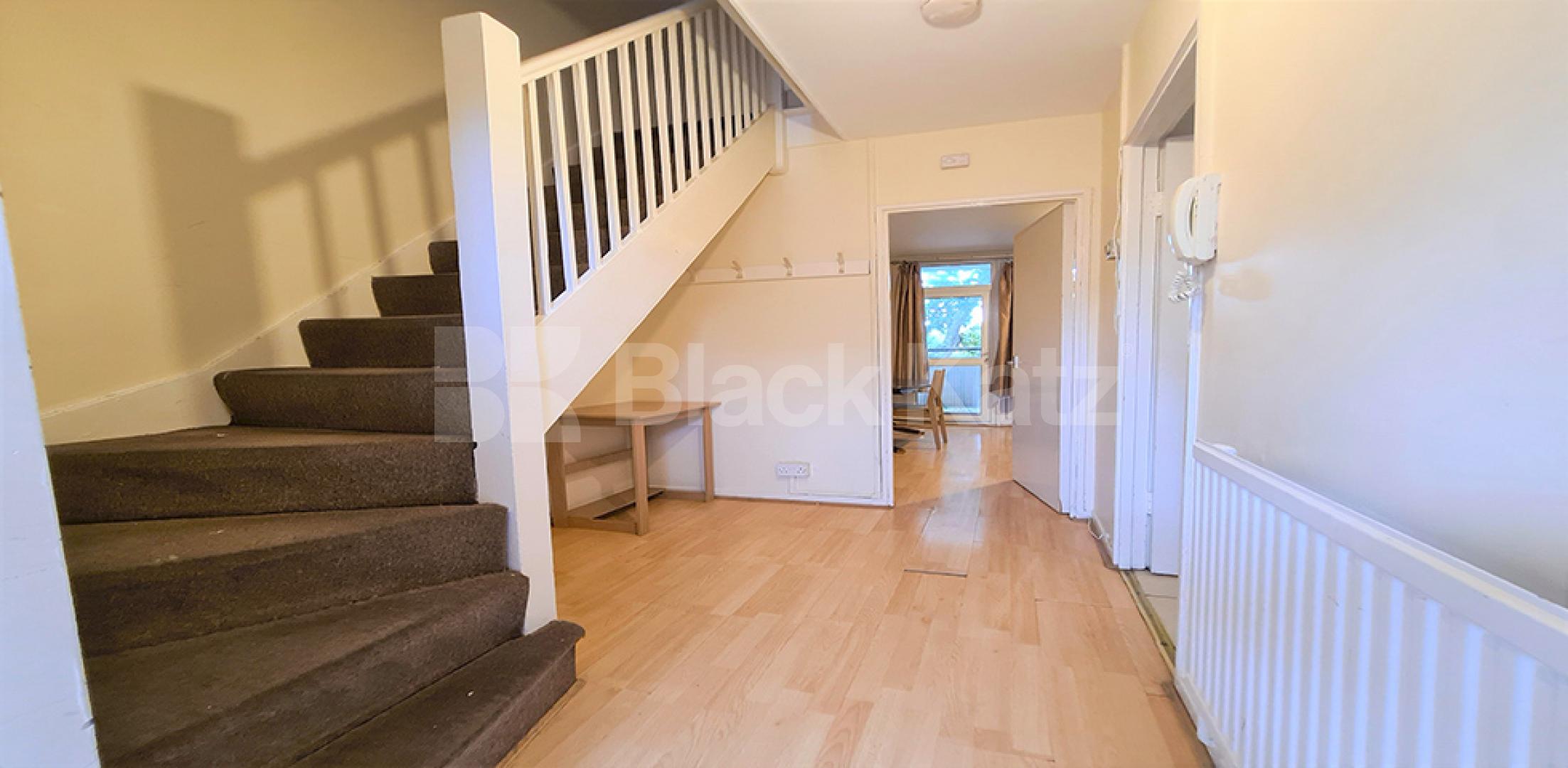 Split level three double bedroom flat mins to tube & shops Camden Road, Tufnell Park