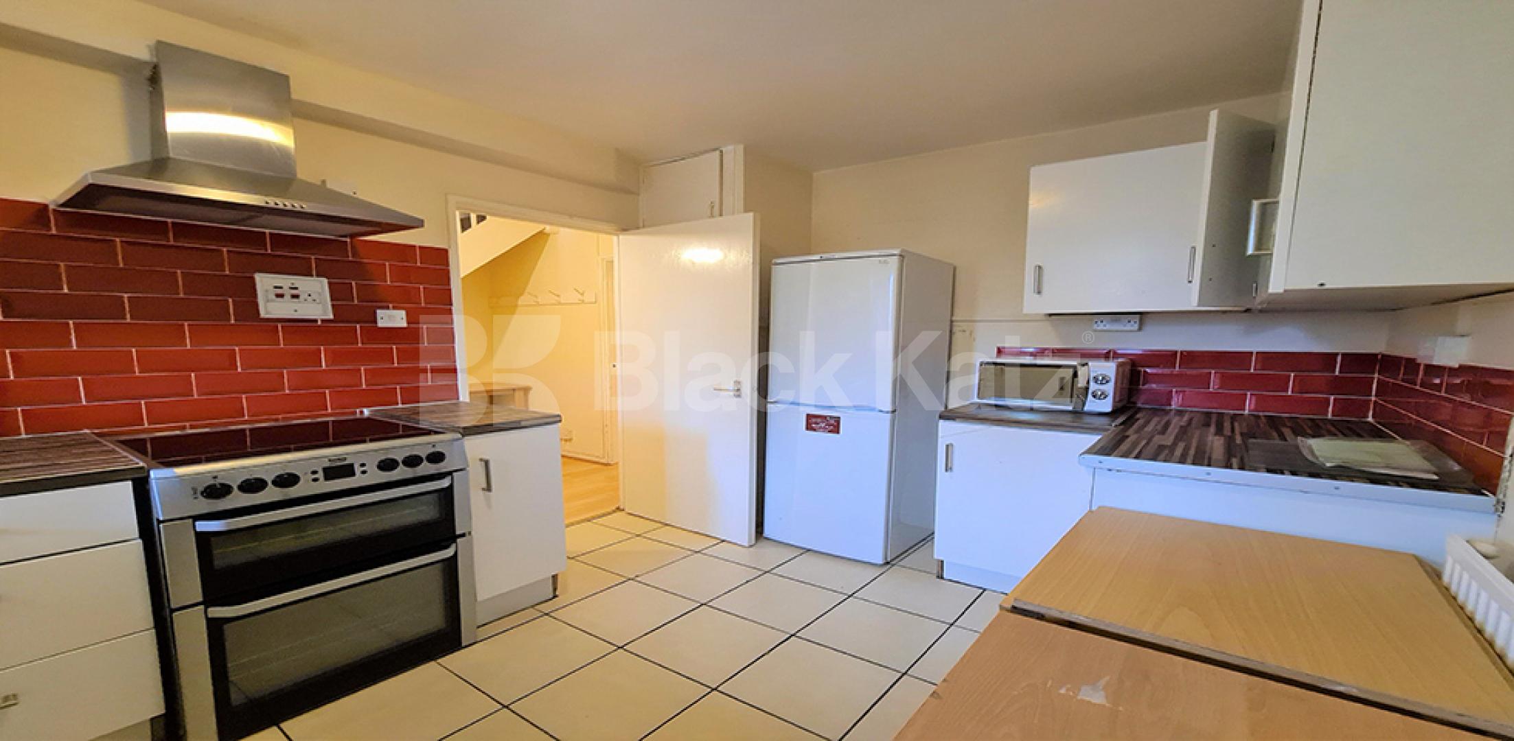 Split level three double bedroom flat mins to tube & shops Camden Road, Tufnell Park