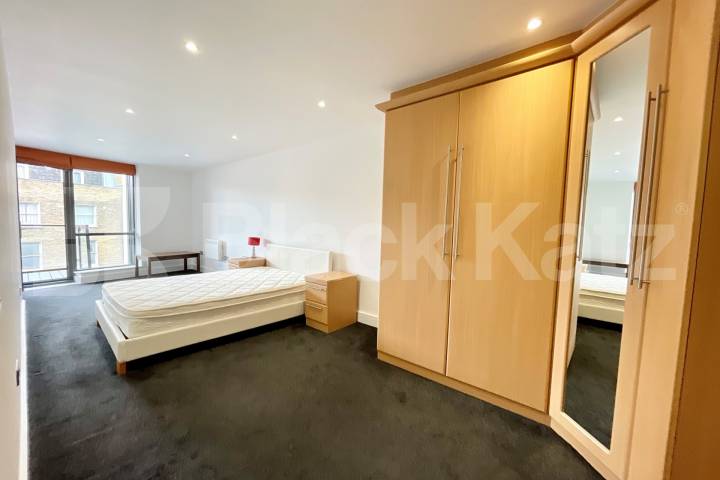 Boasting 1022 Sq. Ft. of living & entertaining space & charming balcony Southwark Bridge Road, Borough