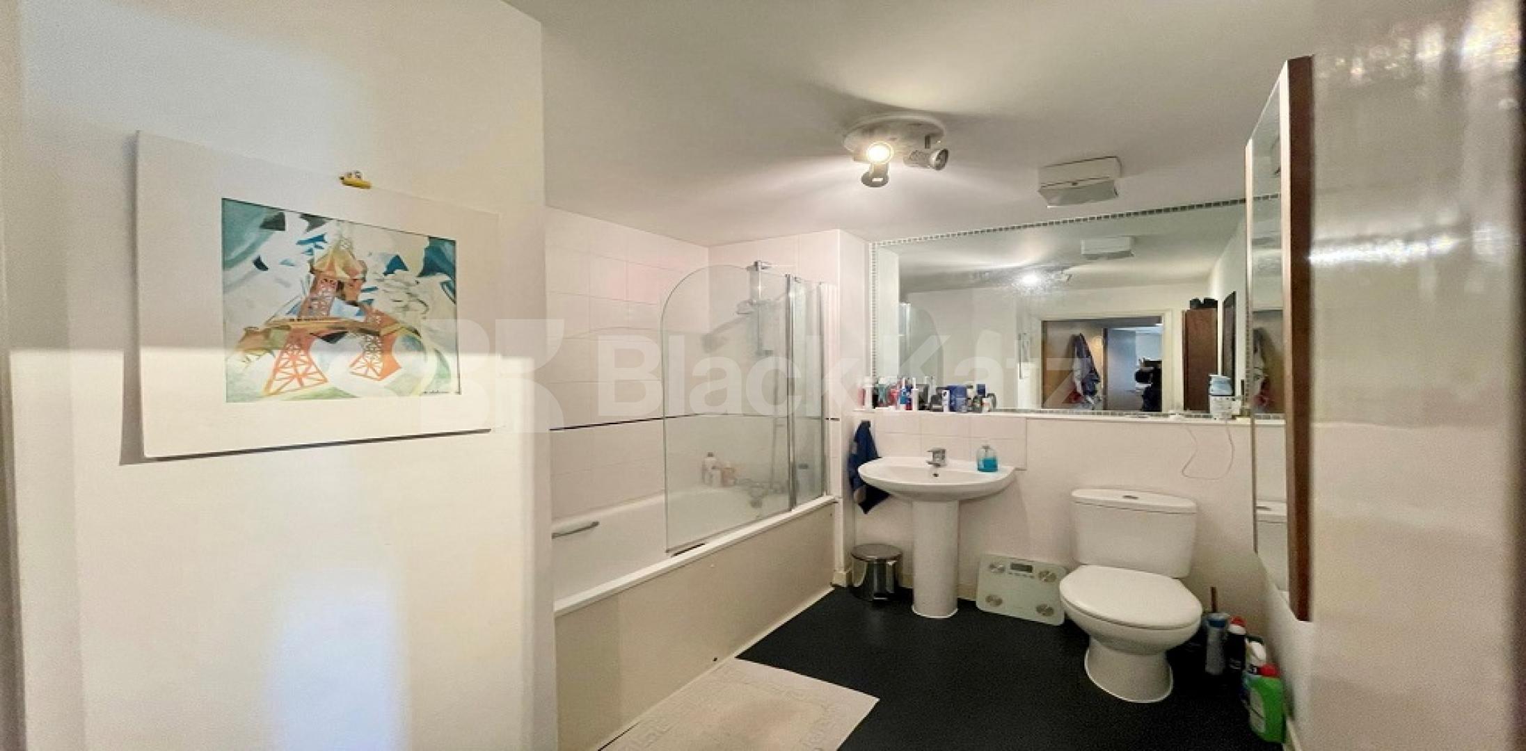 			LET , 2 Bedroom, 1 bath, 1 reception Apartment			 Southwark Bridge Road, Southwark