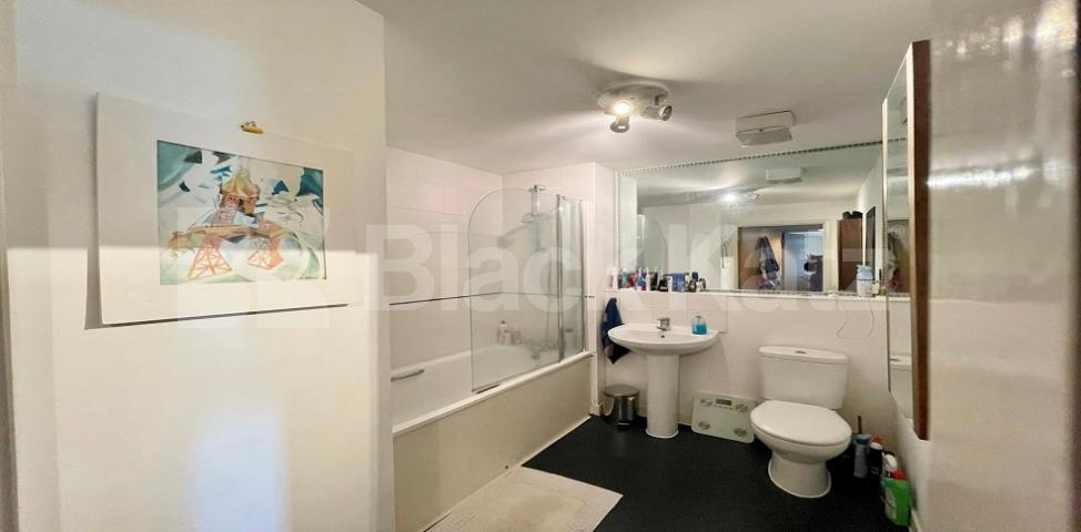			LET , 2 Bedroom, 1 bath, 1 reception Apartment			 Southwark Bridge Road, Southwark