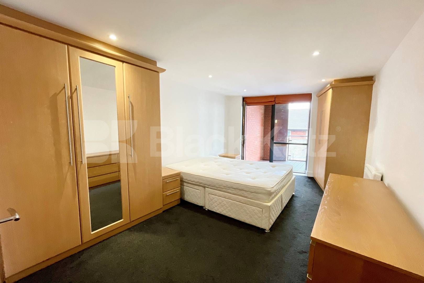 Boasting 1022 Sq. Ft. of living & entertaining space & charming balcony Southwark Bridge Road, Borough