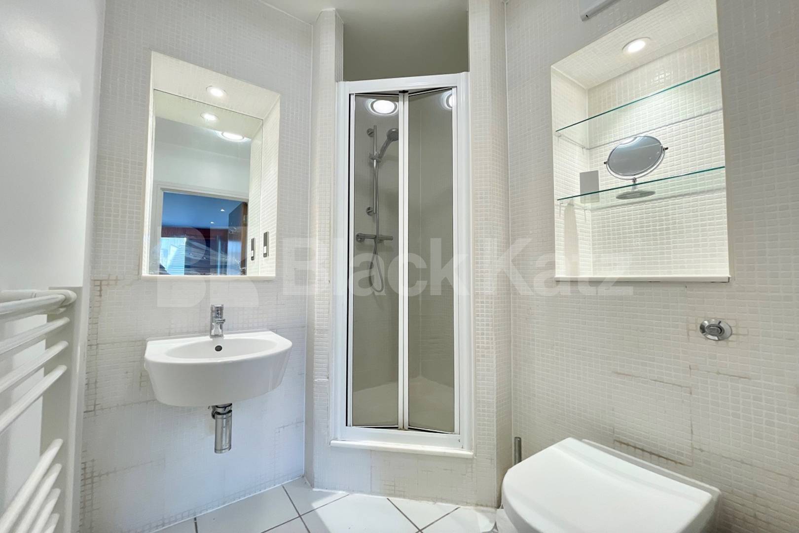 Boasting 1022 Sq. Ft. of living & entertaining space & charming balcony Southwark Bridge Road, Borough