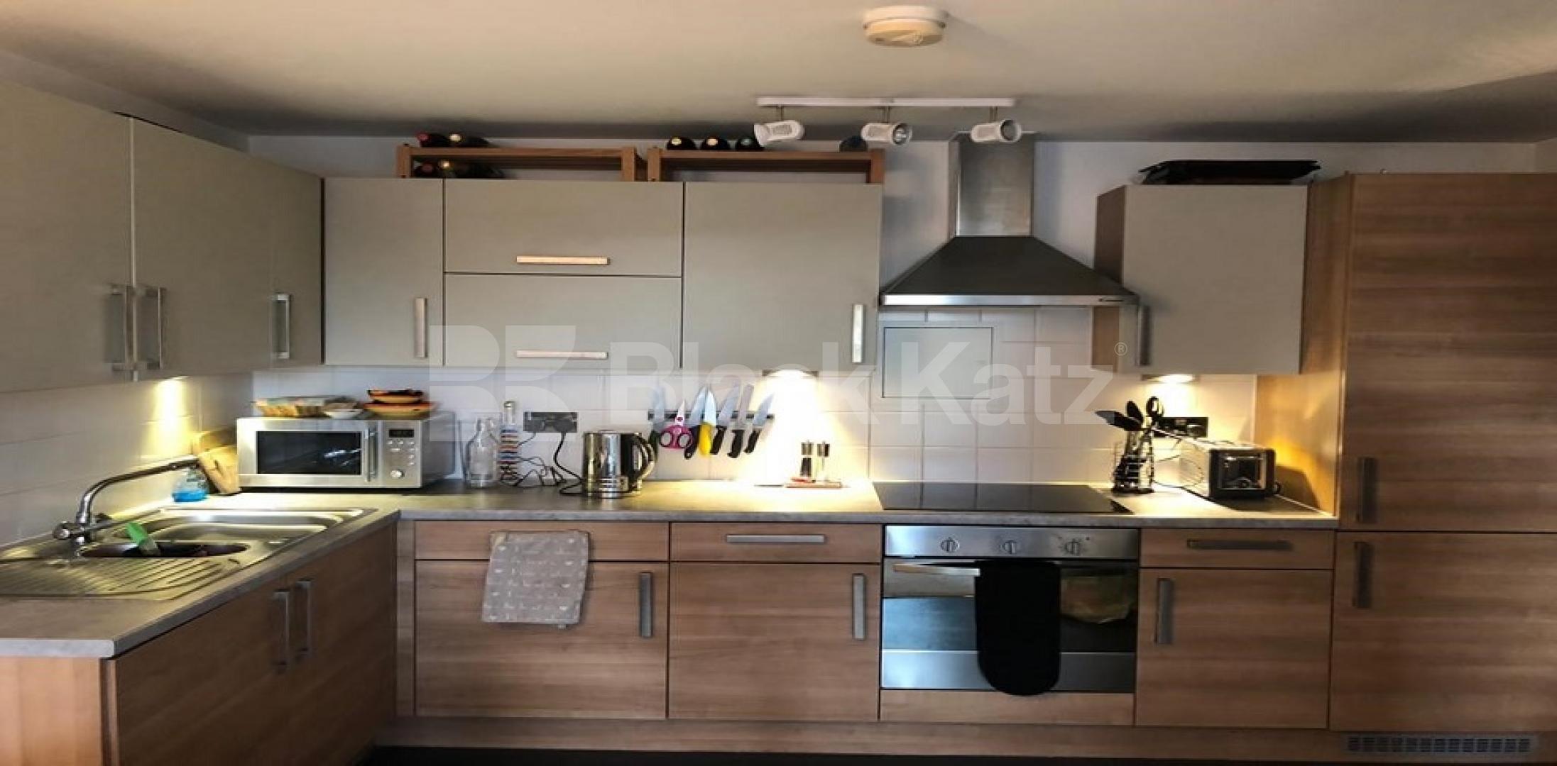 			LET , 2 Bedroom, 1 bath, 1 reception Apartment			 Southwark Bridge Road, Southwark