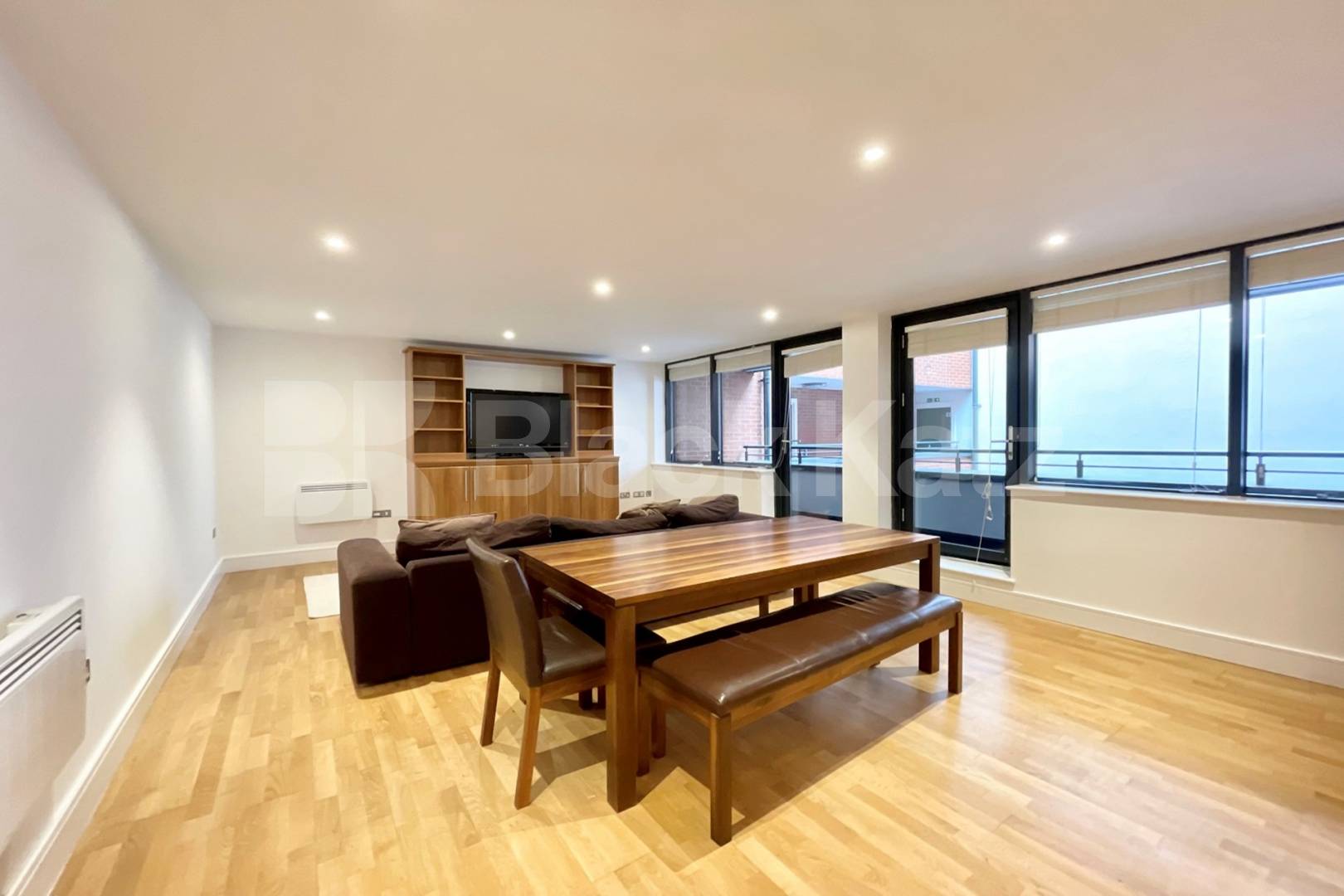 Boasting 1022 Sq. Ft. of living & entertaining space & charming balcony Southwark Bridge Road, Borough