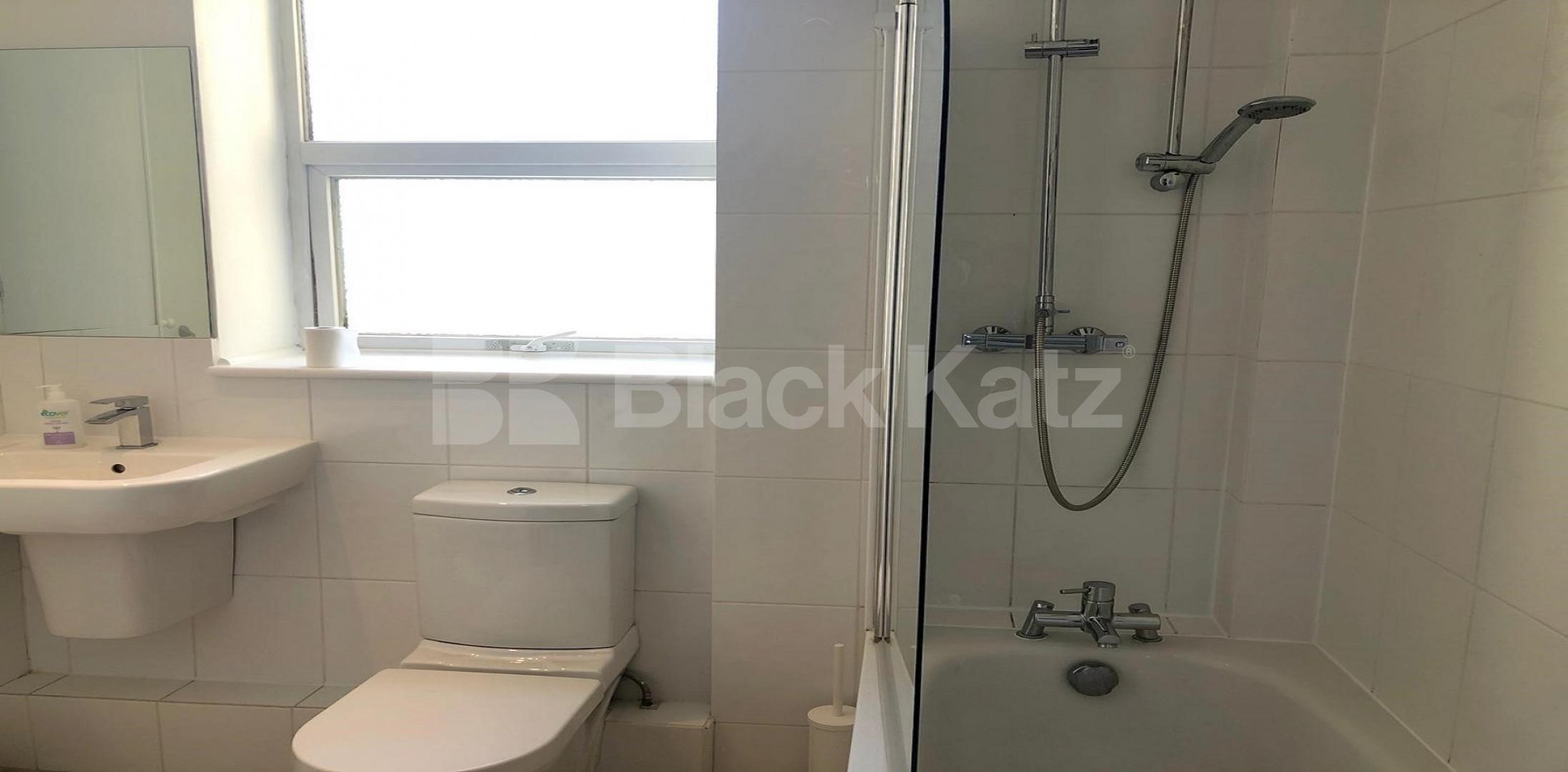 			LET , 2 Bedroom, 1 bath, 1 reception Apartment			 Chivalry Road, Clapham Junction 