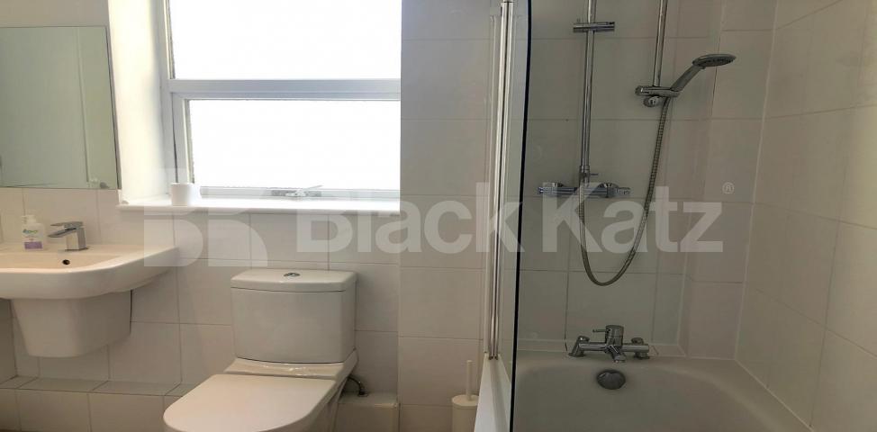 			LET , 2 Bedroom, 1 bath, 1 reception Apartment			 Chivalry Road, Clapham Junction 