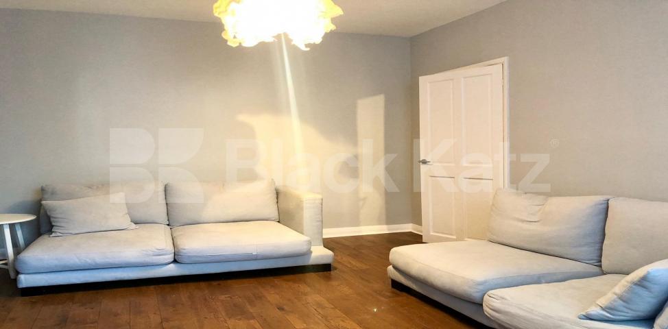 			LET , 2 Bedroom, 1 bath, 1 reception Apartment			 Chivalry Road, Clapham Junction 