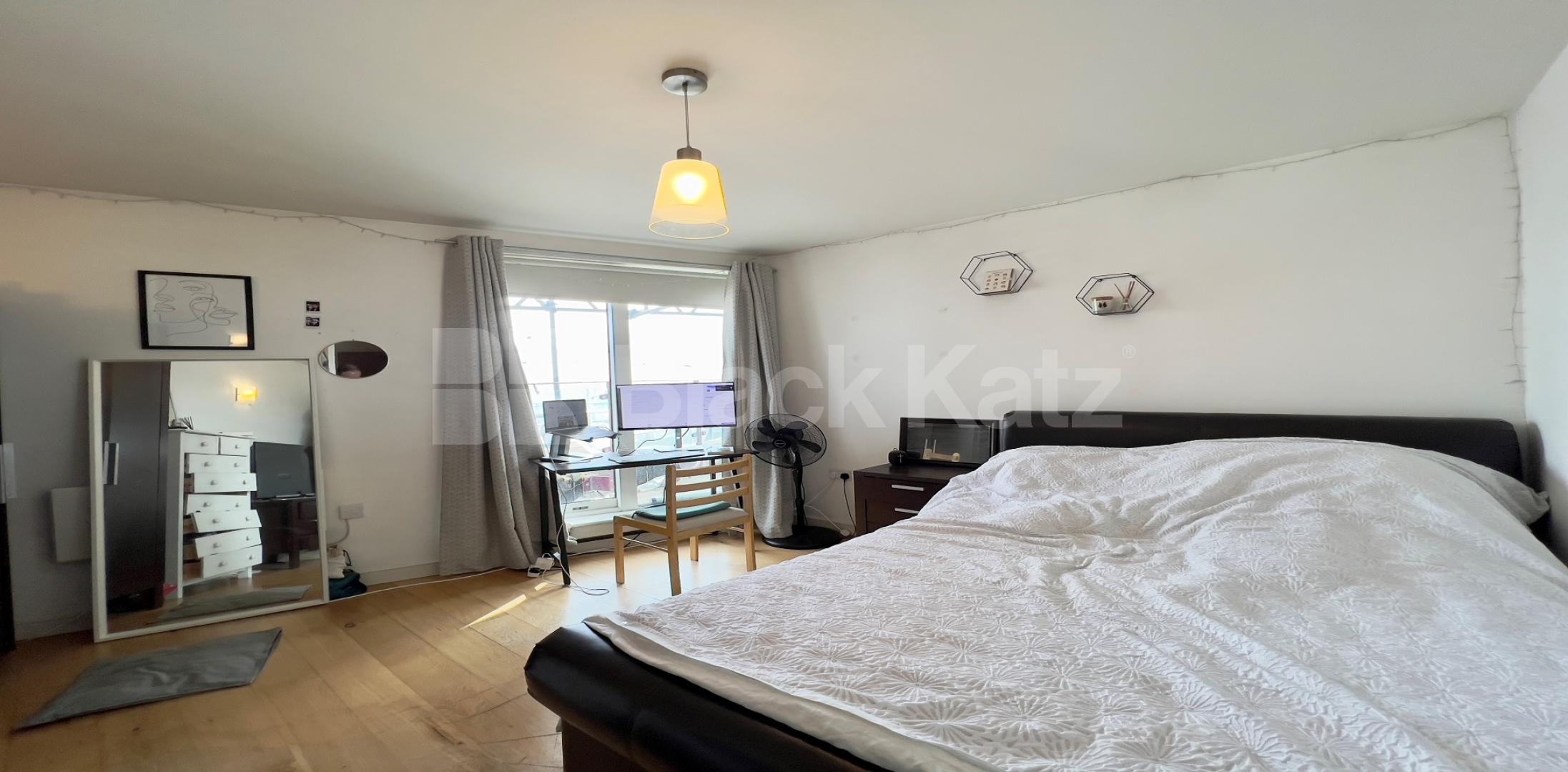 Penthouse apartment, roof terrace with views over the city & 24hr.Concierge.  South Central, Steedman Street, Elephant and Castle SE17