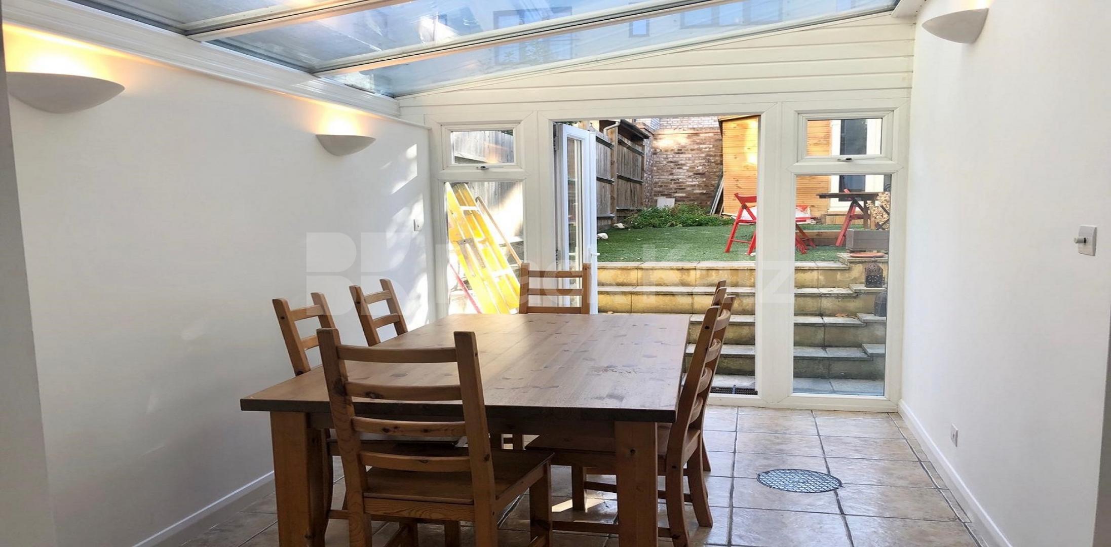 			LET , 2 Bedroom, 1 bath, 1 reception Apartment			 Chivalry Road, Clapham Junction 