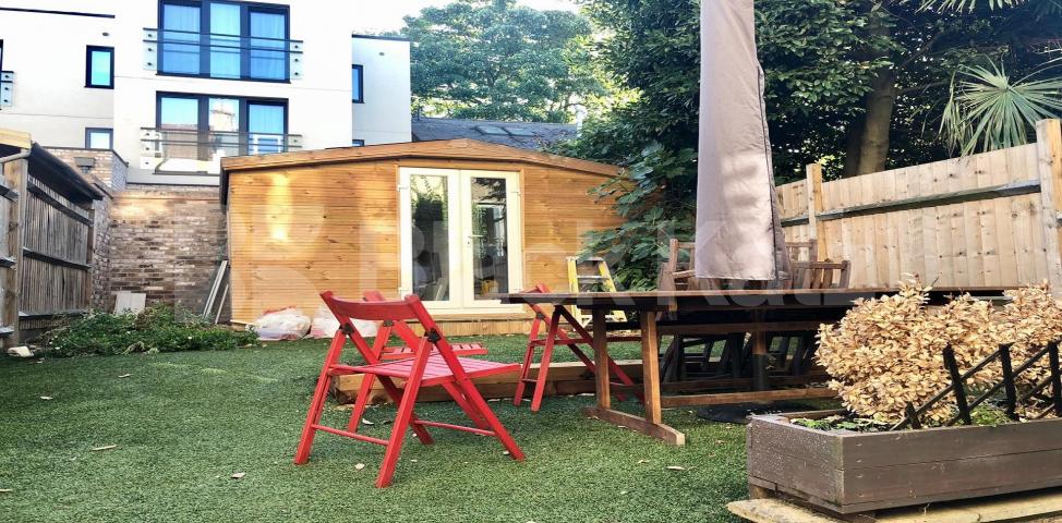 			LET , 2 Bedroom, 1 bath, 1 reception Apartment			 Chivalry Road, Clapham Junction 