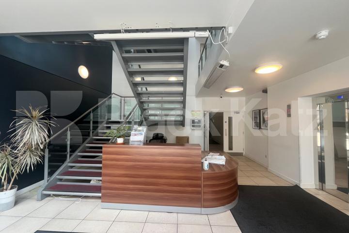 Flooded with natural light & 24 hour concierge service O Central Crampton Street, Elephant and Castle