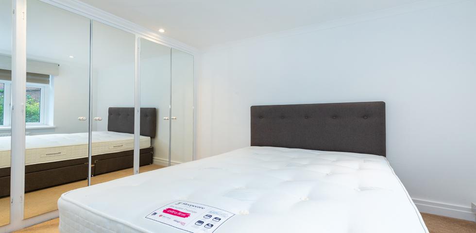 			2 Bedroom, 1 bath, 1 reception Apartment			 Belsize Grove, BELSIZE PARK