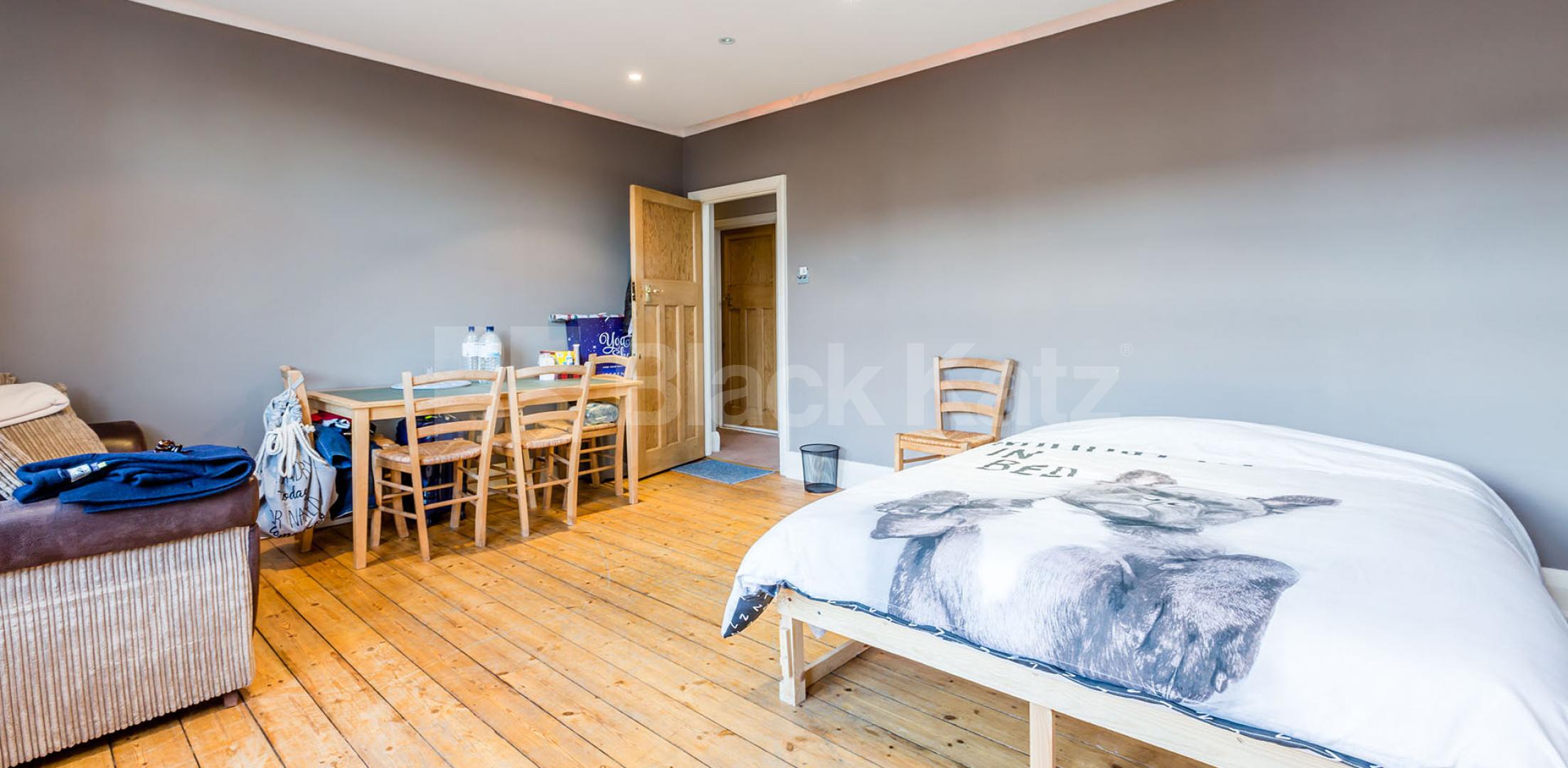 			New Instruction! , 4 Bedroom, 1 bath, 1 reception Flat			 Broadway Parade, Crouch End Hill, Crouch End