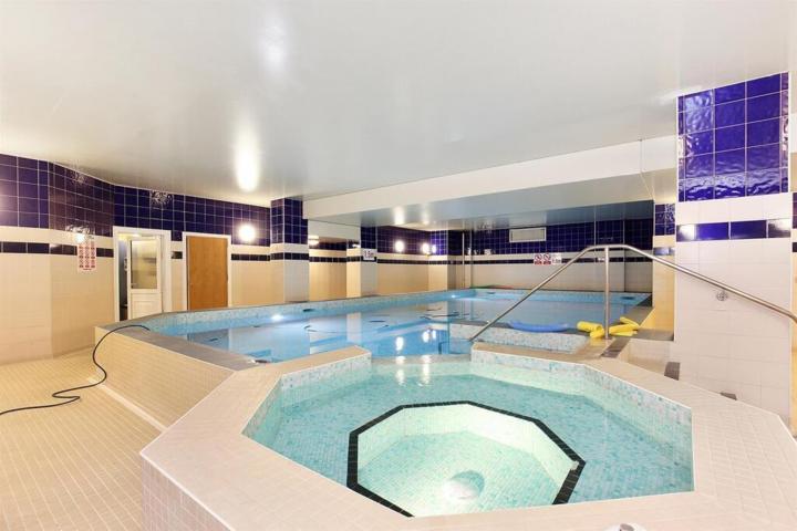 Includes concierge, pool, gym & water rates  Metro Central Heights, Newington Causeway, Elephant & Castle