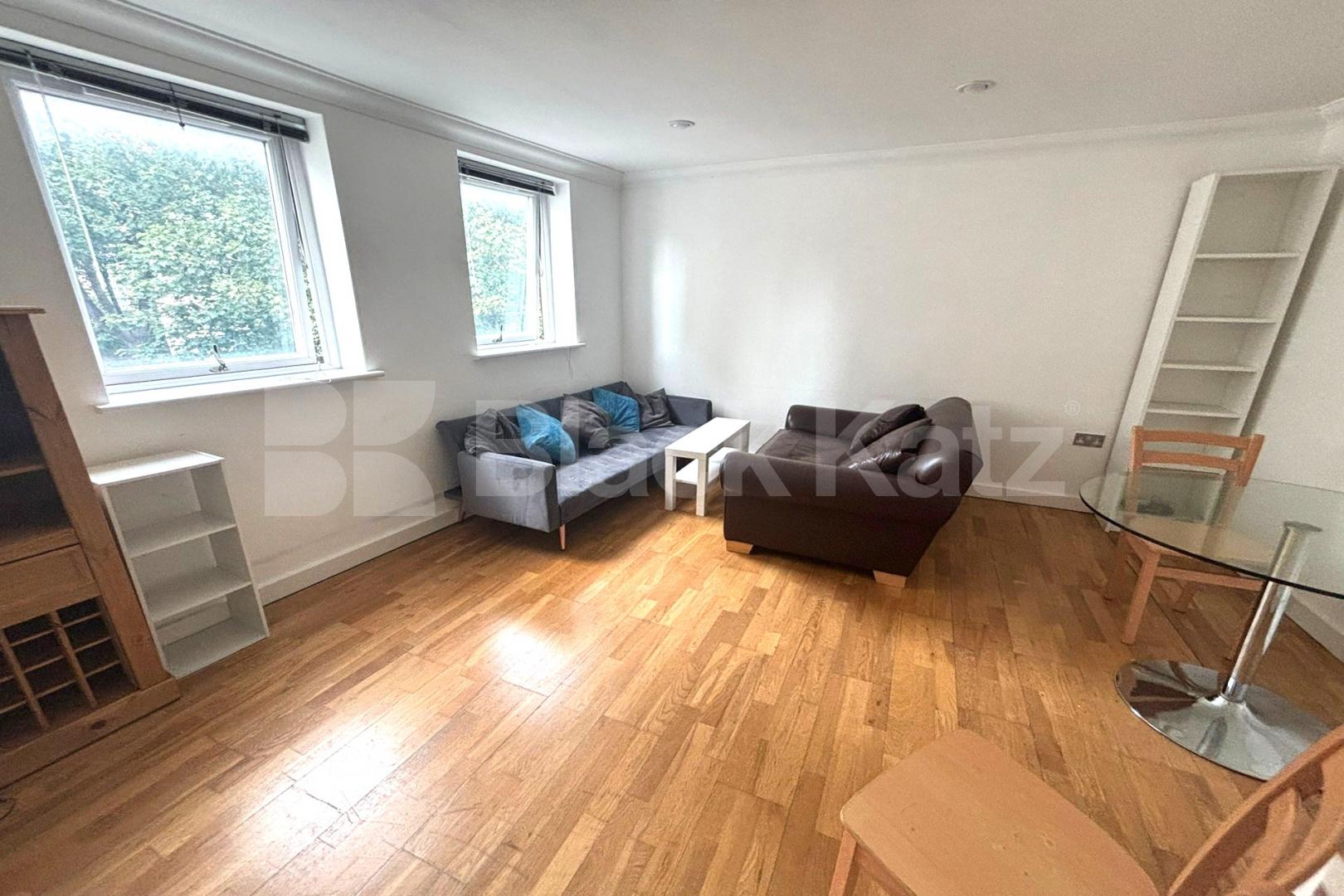 Bright & airy Duplex apartment  Hendre road, Borough / Elephant and Castle 