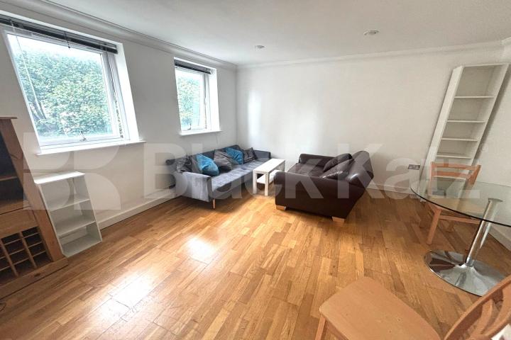 Bright & airy Duplex apartment  Hendre road, Borough / Elephant and Castle 