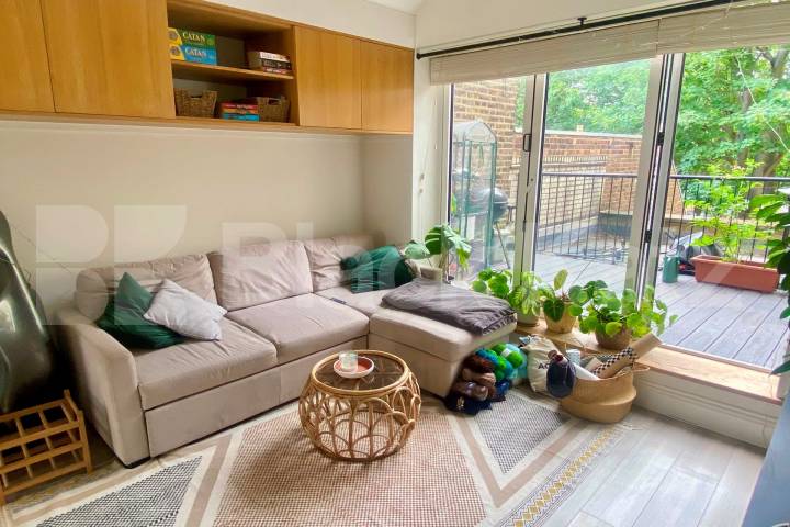 Beautiful  775 Sq. Ft. period conversion   Garland House Deptford High Street , Deptford