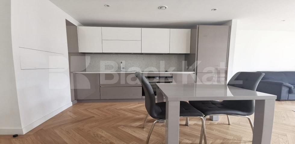 			UNDER OFFER , 1 Bedroom, 1 bath, 1 reception Apartment			 Southwark Bridge Road, Elephant and Castle