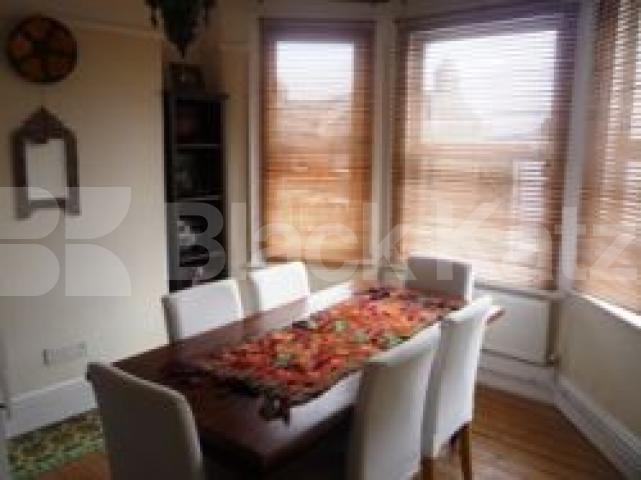 			A MUST SEE!, 3 Bedroom, 1 bath, 1 reception Flat			 North View road, CROUCH END