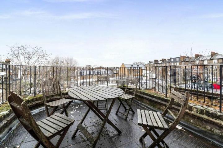 Modern contemporary 3 bed minutes to Tube in Maida Vale Sevington Street, Maida Vale
