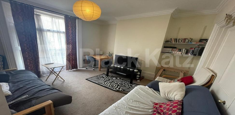 			LET , 4 Bedroom, 1 bath, 1 reception Apartment			 Trafalgar Avenue, Elephant and Castle / Peckham 