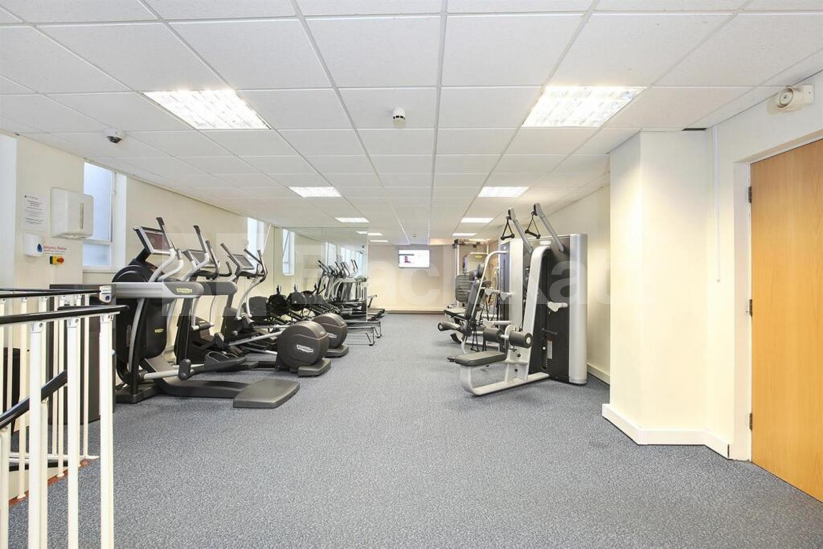 Benefiting from 24 Hour concierge, residents pool, gym & inclusive of rates  Metro Central Heights, Newington Causeway, Elephant & Castle