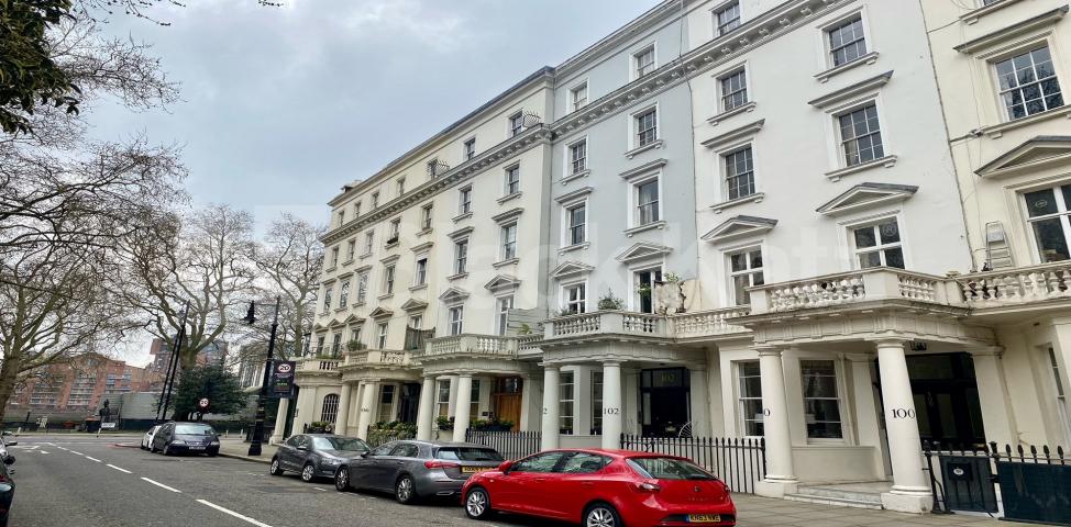 			LET  , 3 Bedroom, 2 bath, 1 reception Apartment			 St George’s Square, Pimilco / Victoria 
