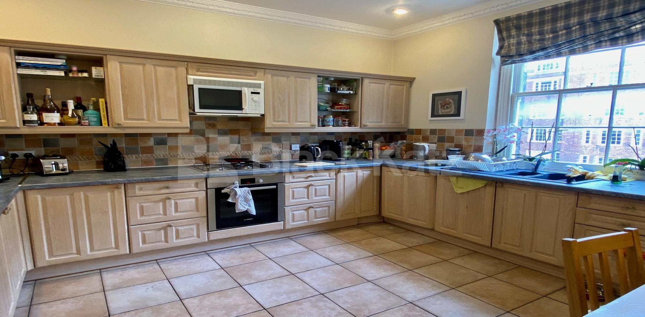 			LET  , 3 Bedroom, 2 bath, 1 reception Apartment			 St George’s Square, Pimilco / Victoria 