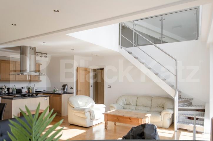 			LET , 2 Bedroom, 1 bath, 1 reception Apartment			 Shad Thames, London Bridge