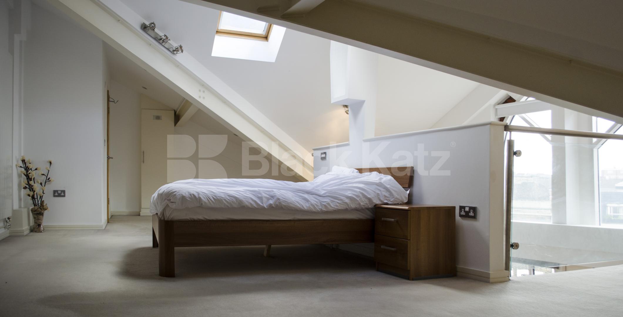 			LET , 2 Bedroom, 1 bath, 1 reception Apartment			 Shad Thames, London Bridge