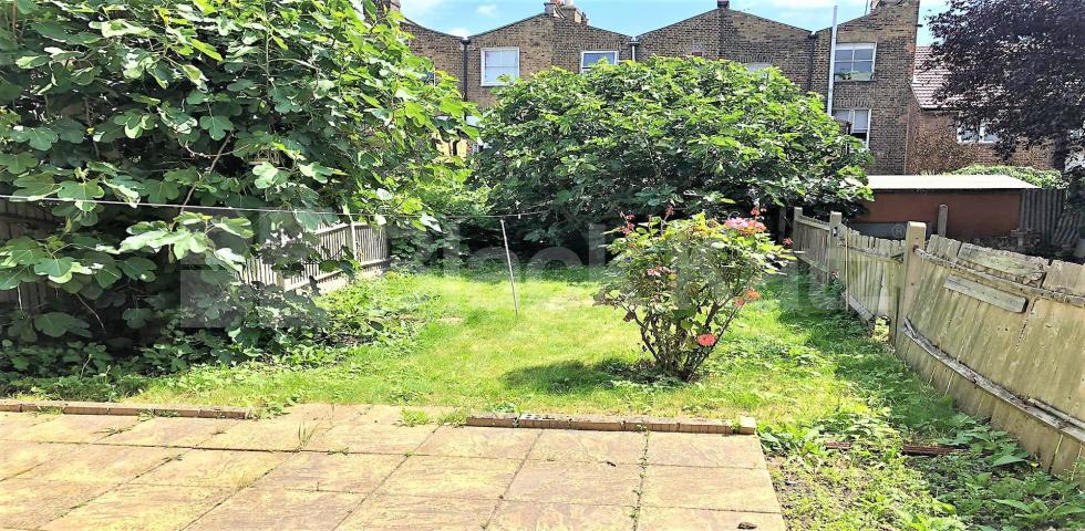 			4 BEDROOM HOUSE WITH PRIVATE GARDEN, 4 Bedroom, 1 bath, 1 reception House			 Shakspeare Walk, NEWINGTON GREEN-CANONBURY
