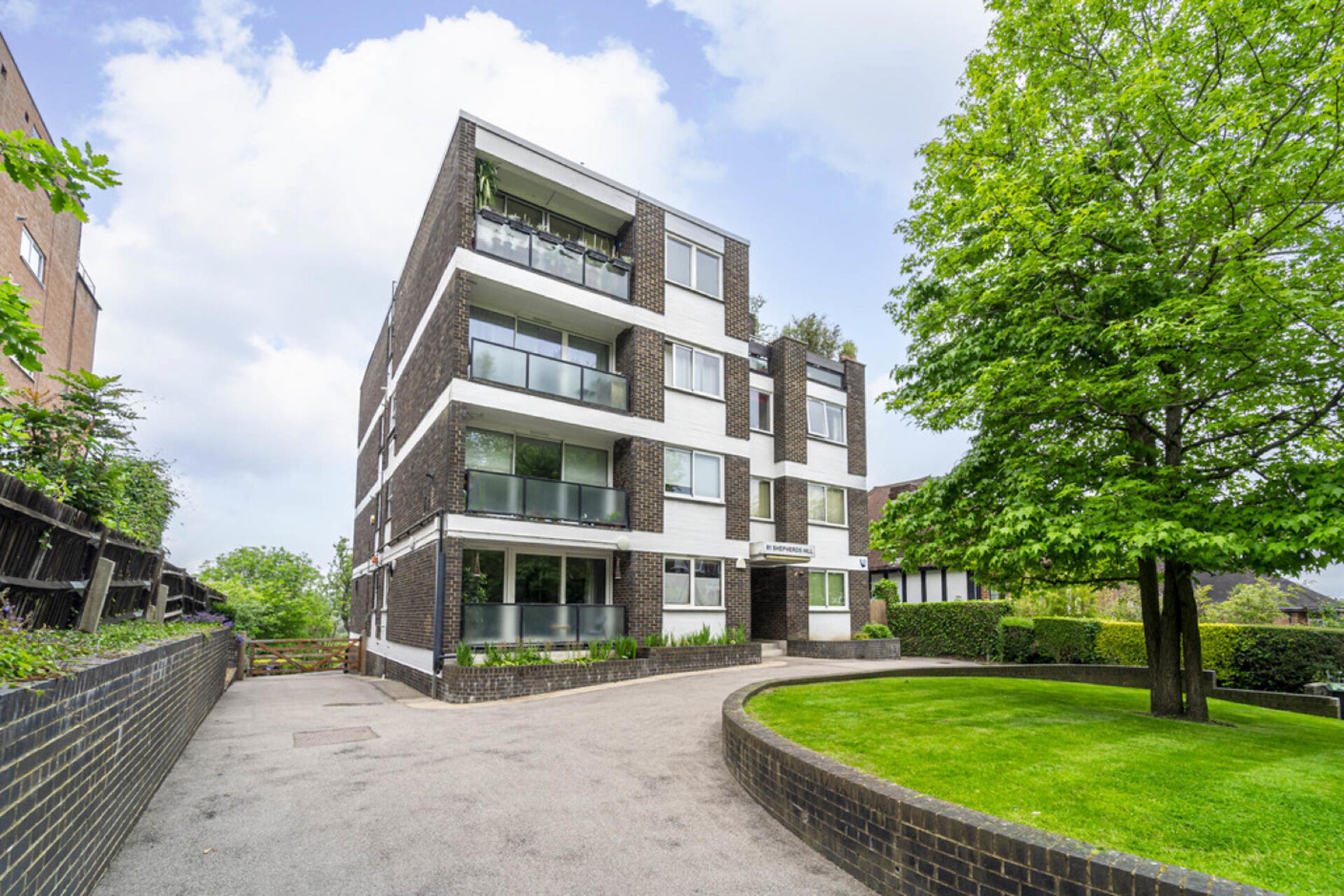 spectacular panoramic views a balcony and floor to ceiling windows Shepherds Hill, Highgate N6