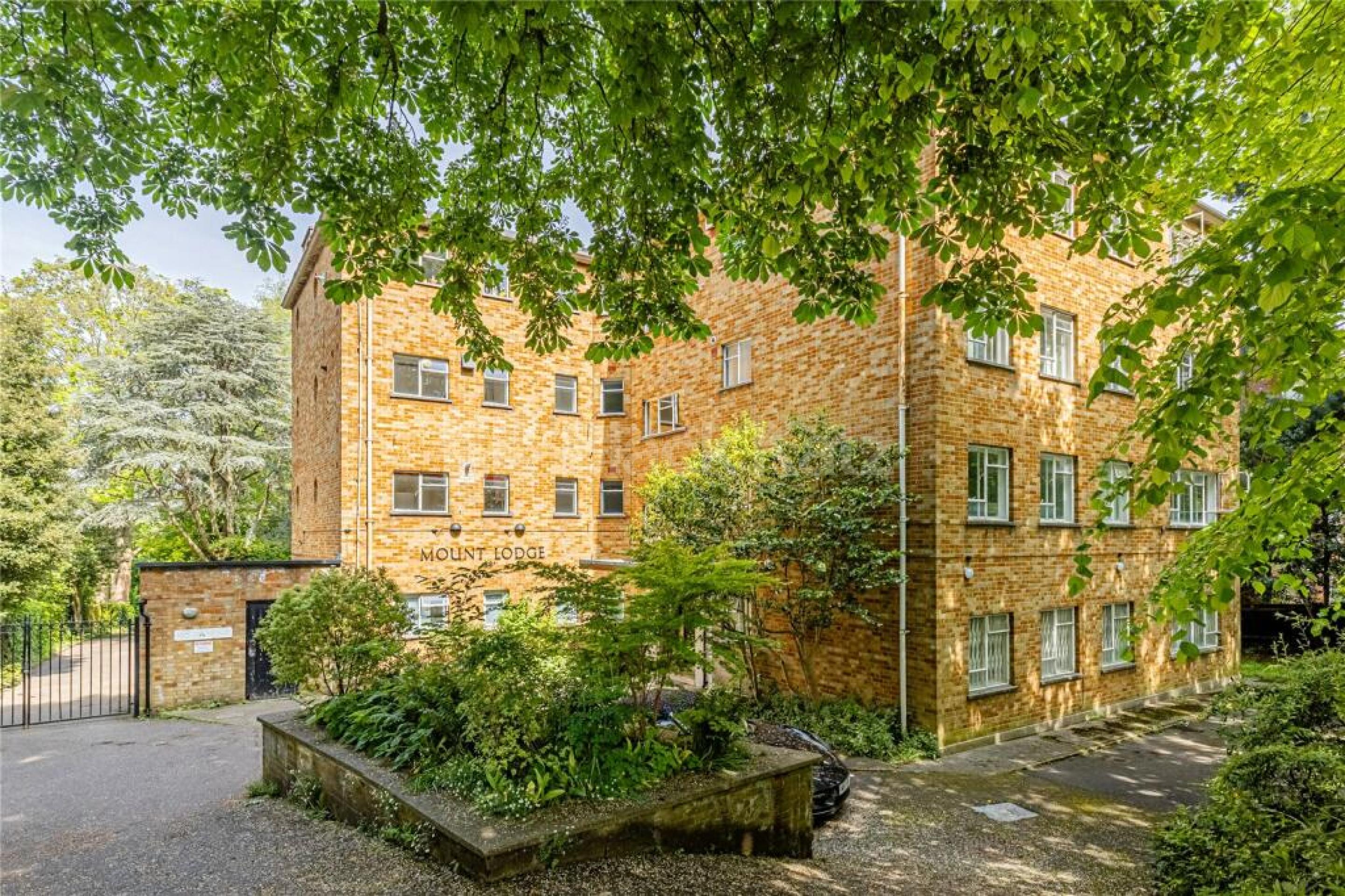 Spacious Four Bedroom Flat with Large Lounge & Communal Gardens Shepherds Hill, Muswell Hill N6