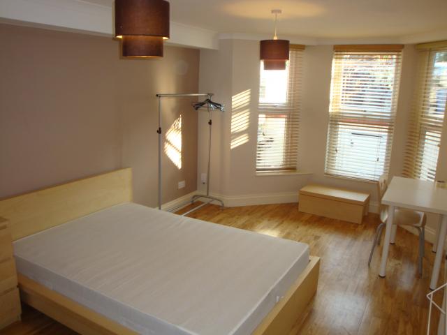 			GARDEN APARTMENT, 2 Bedroom, 1 bath, 1 reception Flat			 Sherriff Road, WEST HAMPSTEAD