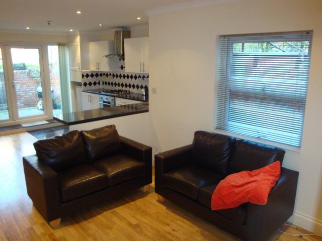 			GARDEN APARTMENT, 2 Bedroom, 1 bath, 1 reception Flat			 Sherriff Road, WEST HAMPSTEAD