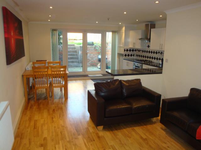			GARDEN APARTMENT, 2 Bedroom, 1 bath, 1 reception Flat			 Sherriff Road, WEST HAMPSTEAD