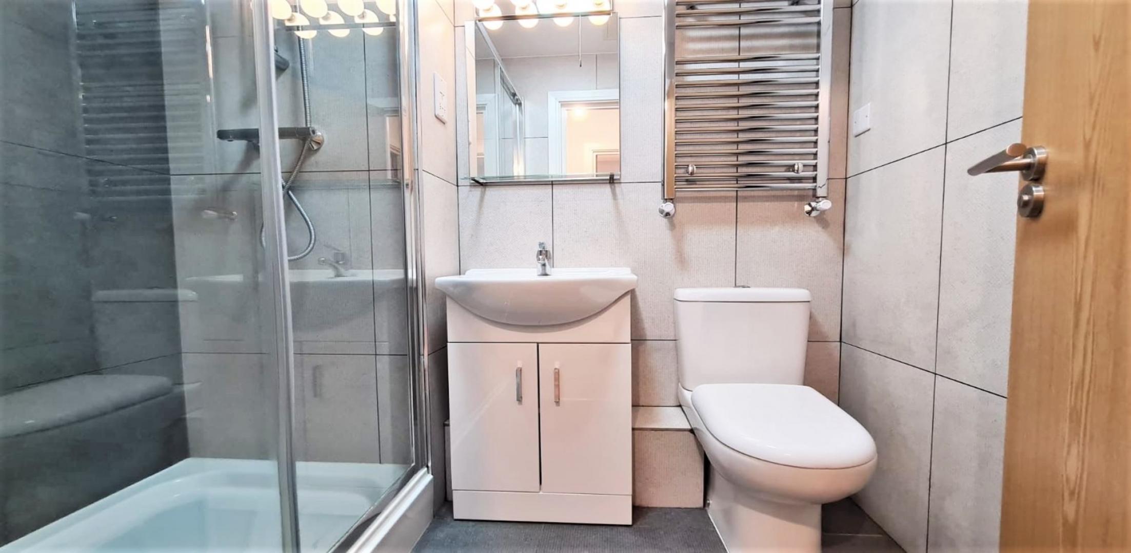 			PARKING SPACE , 1 Bedroom, 1 bath, 1 reception Apartment			 Church Lane , KINGSBURY 