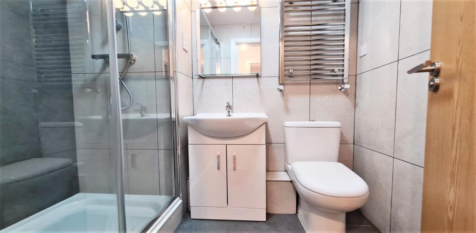 			PARKING SPACE , 1 Bedroom, 1 bath, 1 reception Apartment			 Church Lane , KINGSBURY 