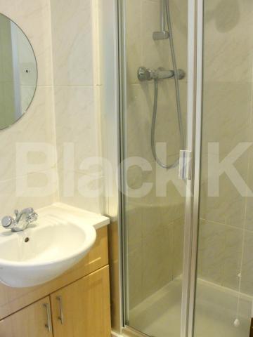 			LET, 3 Bedroom, 1 bath, 1 reception Apartment			 Kingfisher Court, Swan Street , Borough / London Bridge 